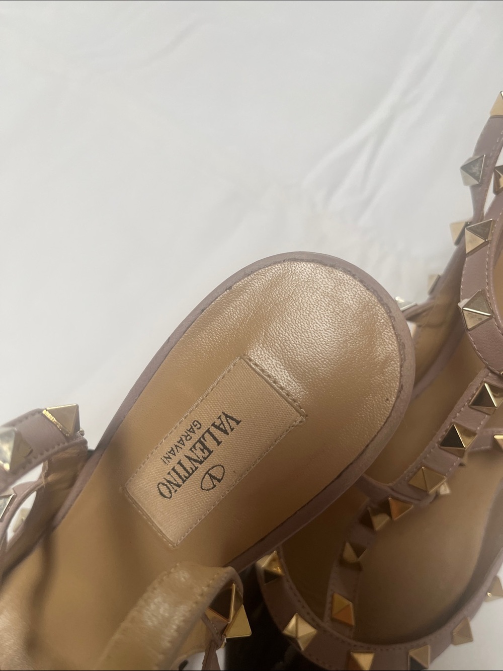 Valentino Garavani Rockstud Patent Leather T-strap Pumps Black/Blush Nude - Picture 8 of 16